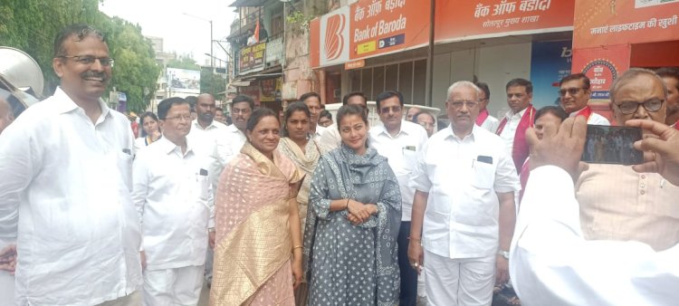 *भगवान महावीर जयंती निमित्त आ.प्रणिती शिंदे यांनी दिगंबर जैन मंदिरात जाऊन घेतले दर्शन*