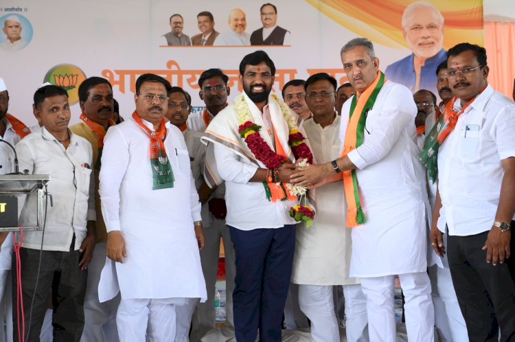 *पांडुरंग परिवाराची आ.राम सातपुते यांच्यासाठी जोरदार फिल्डींग*  * आ. प्रशांतराव परिचारक यांनी घेतली मंगळवेढा तालुक्यातील  कार्यकर्ता विचार विनिमय बैठक*