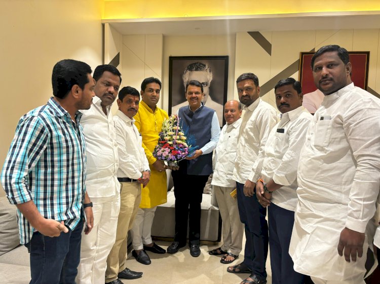 *उपमुख्यमंत्री देवेंद्र फडणवीस यांनी घेतले देवेंद्र कोठेंचे पालकत्व*  *आमदार राम सातपुते यांना भरघोस मतांनी आणणार निवडून : देवेंद्र कोठे यांचा निर्धार*