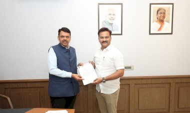 *वादळी वाऱ्यातील नुकसानीची सरसकट भरपाई मिळावी*  *ना. फडणवीस यांच्याकडे अभिजीत पाटील यांची निवेदनाद्वारे मागणी*