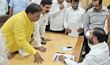 *पंढरीतील मेहतर समाजाच्या घराच्या प्रश्नासाठी मनसेची उडी*  *मनसेचे नेते दिलीप धोत्रे  यांचेकडून मुख्यमंत्री शिंदे यांना घातले साकडे*    *मुख्यमंत्र्यांनीही दिल्या आहेत नगरविकास विभागाचे मुख्य सचिवाला कार्यवाहीच्या सूचना*