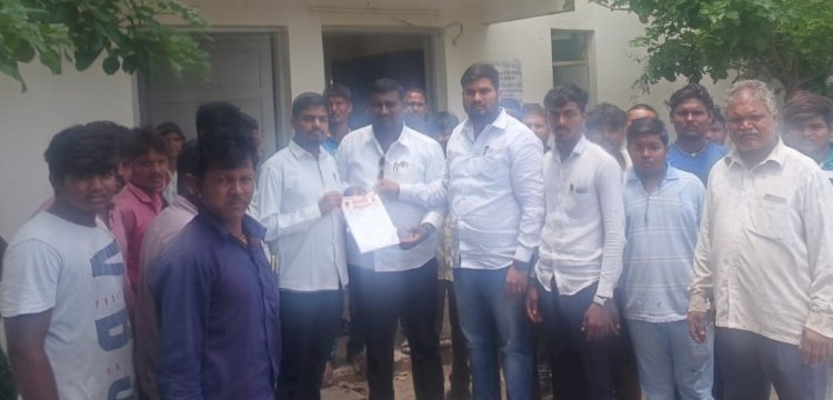 *गरिबांच्या प्रश्नासाठी छावा क्रांतिवीर सेना आक्रमक*   *भंडीशेगाव येथील डोंबारी समाजातील लोकांना बेसुमार वीजबिले* *  महावितरण विभागाकडे न्याय देण्यासाठी निवेदन सादर*