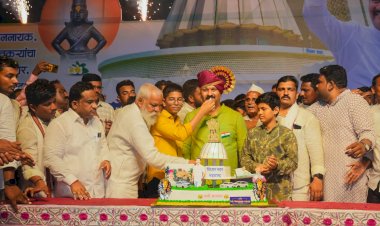 *आगामी विधानसभा निवडणुकीत  आमदार होणारच!*    *विठ्ठलचे चेअरमन अभिजीत पाटील उमेदवारीवर ठाम*   *पंढरपूर -मंगळवेढा कि माढा यावरती प्रश्नचिन्ह मात्र कायम*  *वाढदिवसानिमित्त शेतकऱ्यांना न घाबरण्याचे केले आवाहन* 