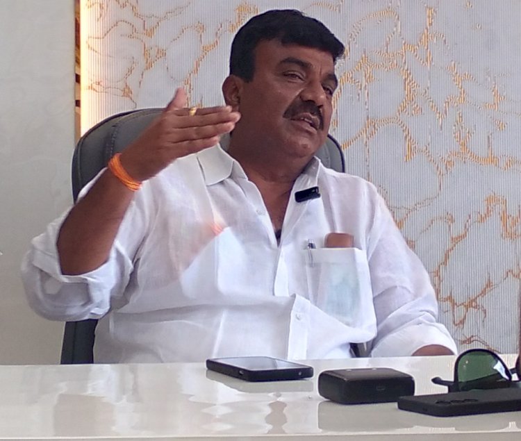 *आगामी  निवडणुकीत विठ्ठल परिवाराची दिसणार एकीच!*   *माढा -पंढरपूर मतदार संघाचा आमचाही अभ्यास पूर्वीचाच*  *चेअरमन कल्याणराव काळे यांचा वार्तालाप प्रसंगी मनमोकळेपणाने खुलासा* 