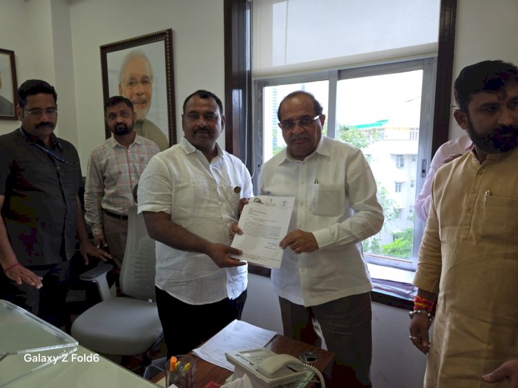 *राज्यातील कोतवालांच्या प्रश्नासाठी  आ. समाधान आवताडे  यांची उडी!*  *चतुर्थ श्रेणी कर्मचारी म्हणून सामावून घेण्याच्या  मागणीचे  महसूल मंत्री ना.विखे- पाटील यांना दिले पत्र*