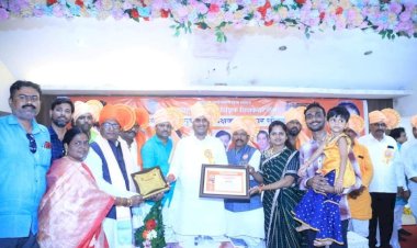 *मनसे राज्यस्तरीय शिक्षक, शिक्षकेतर पुरस्कार वितरण सोहळा पंढरपूर येथे मोठ्या दिमाखात संपन्न*  *मनसे नेते दिलीप धोत्रे यांच्या हस्ते पुरस्काराचे वितरण*  *राज्यभरातून शिक्षक, शिक्षकेतर कर्मचाऱ्यांची उपस्थिती*