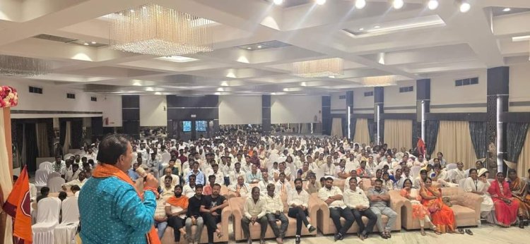 *हजारो बौद्ध बांधवांसह मनसे नेते दिलीप बापू धोत्रे यांनी घेतले नागपूर दीक्षाभूमी चे दर्शन*   *धम्मचक्र परिवर्तन दिनानिमित्त पंढरपूर येथून निघालेली मनसे धम्म यात्रा नागपूर येथे दाखल*  *भगवान गौतम बुद्ध आणि बोधिसत्व डॉ. बाबासाहेब आंबेडकर यांना अभिवादन*