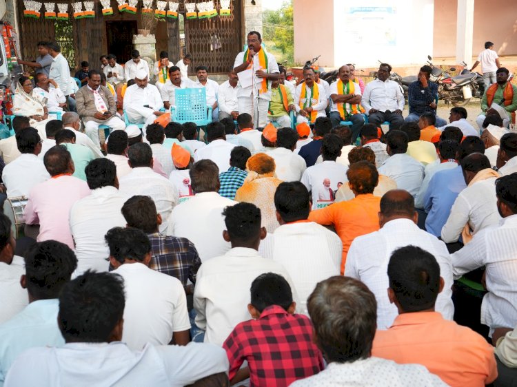 *परिपूर्ण विकासासाठीच आणखी एक संधी द्या- आ. समाधान आवताडे*  *तिसऱ्या दिवशीच्या प्रचार दौऱ्यात आ आवताडे यांचे गावोगावी जंगी स्वागत*