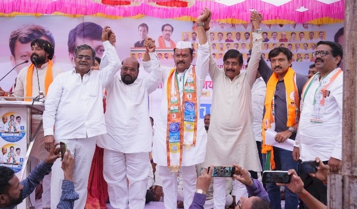  *खा.ओमराजे निंबाळकर यांच्या सडेतोड बसनाने मानेगाव येथील सभा गाजली*  *जनतेच्या पुण्याईवर अभिजीत पाटीलच नक्की विजय होणार असल्याचा खा. निंबाळकरकडून ठाम विस्वास* : 