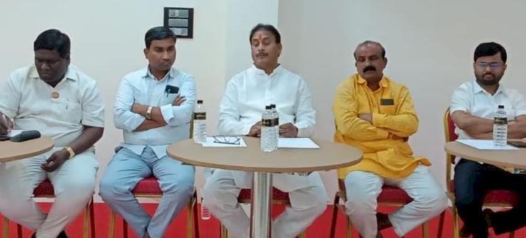 *मनसेचे नेते दिलीपबापू धोत्रे यांच्या उद्योगात आणखी एक नव्यानेच भर*  *हॉटेल ग्रँड रेसिडेन्सीचे  राज ठाकरे यांच्या हस्ते शुक्रवारी उद्घाटन *   *मनसेचे नेते दिलीपबापू धोत्रे यांची पत्रकार परिषदेत माहिती* 