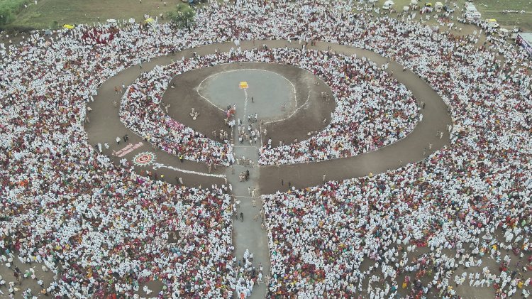 *बाजीराव विहीर येथे पार पडले उभे आणि गोल रिंगण* *लक्ष लक्ष नयनांनी अनुभवला रिंगण सोहळा*  *वाखरी मुक्कामी पालखी सोहळा विसावला*