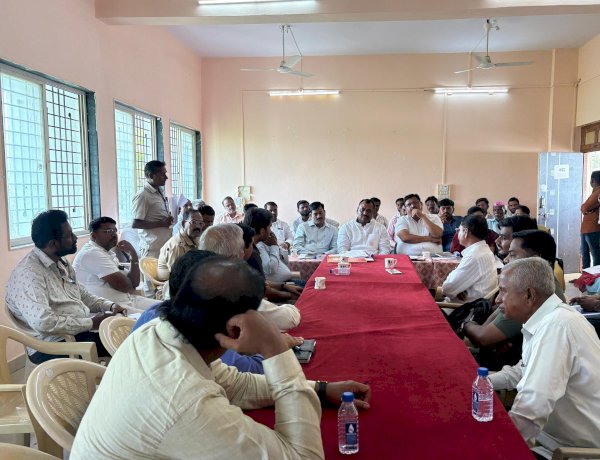 *गॅस आणि इंधनचा पुरवठा सुरळीत ठेवा*   *आ. समाधान आवताडे यांच्या  सक्त सूचना*  *गॅस एजन्सी प्रतिनिधी, पेट्रोल पंप चालक आणि प्रशासना बरोबर साधला संयुक्तसंवाद* 