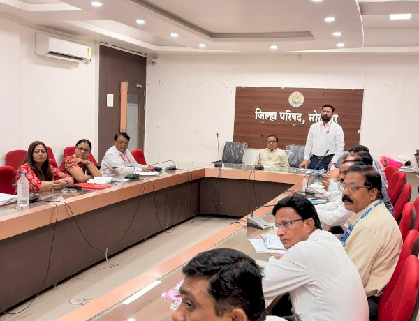 *सोलापूर जिल्ह्यातील आरोग्य सेवा सक्षम करण्यावर भर देणार*  -  *आरोग्य सभापती चेतनसिंह केदार सावंत गर्जना*  *आरोग्य केंद्र व उपकेंद्रांमध्ये विशेष स्वच्छता मोहीम राबवण्याच्या सूचना* 