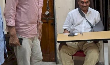 *बारामती ॲग्रोचे सर्वेसर्वा राजेंद्र पवार यांनी केली मनसे नेते दिलीप धोत्रे यांच्या तब्येतीची विचारपूस*  *राज्यातील अनेक दिग्गज नेत्यांकडूनही यापूर्वीच झाली आहे विचारपूस*